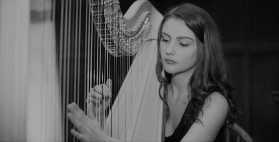 Aoife Miralles, Harpist