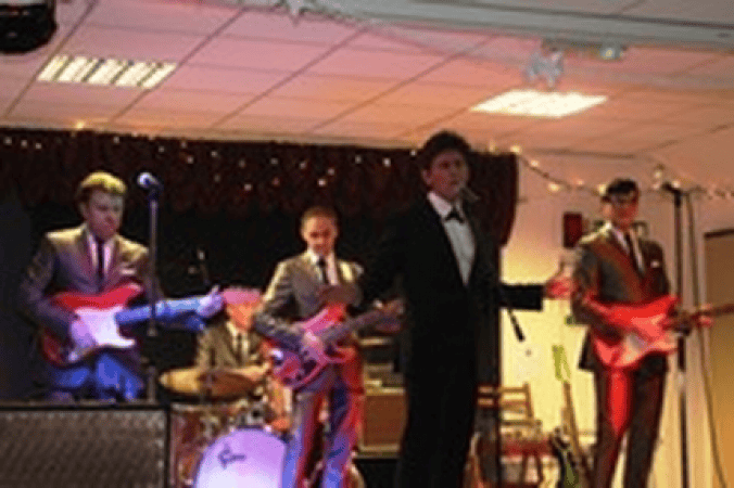 Danny Sings Cliff - Photo 4