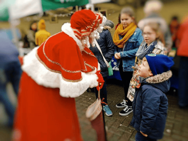 Mrs Mary Claus  - Photo 3
