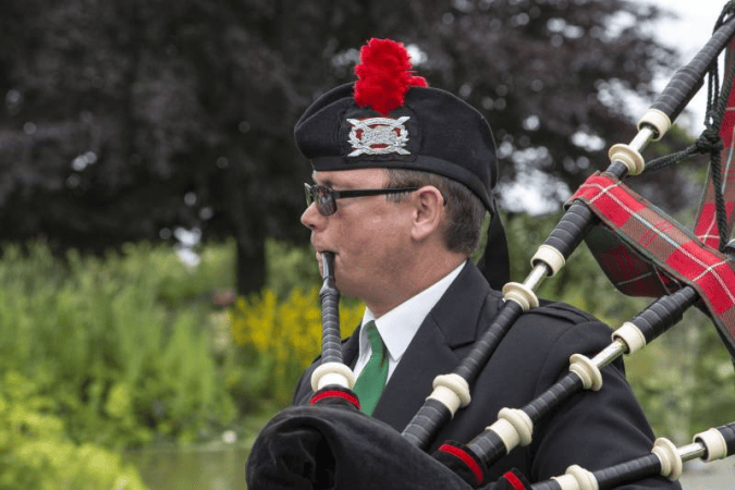 Mike Simmons Bagpiper - Photo 12