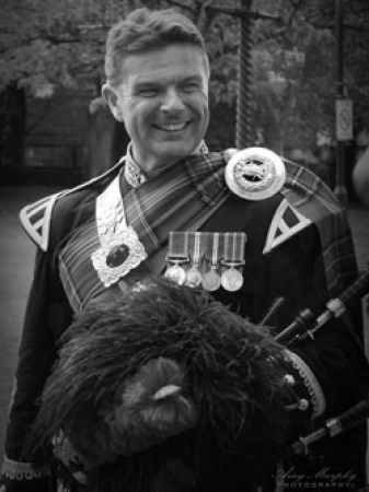 Cambridge Bagpiper - Photo 7