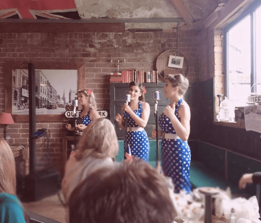 The Bluebirds - Photo 4