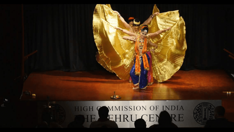Indian Bollywood Dance - Photo 2