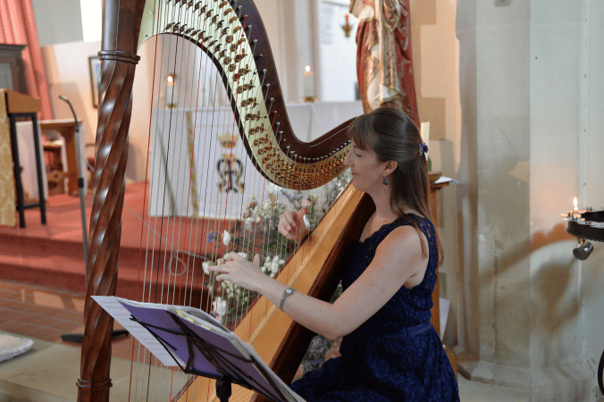 Harpist Heather Wrighton - Photo 2