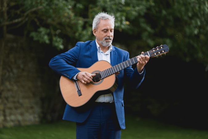 Paul Martin Solo Guitarist - Photo 2