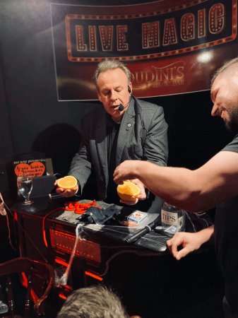 Mike Davis - Close Up & Parlour Magician - Photo 4
