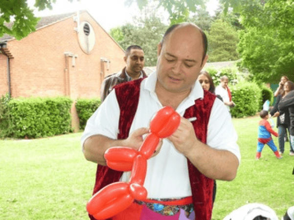 Balloon Modelling Man  - Photo 8