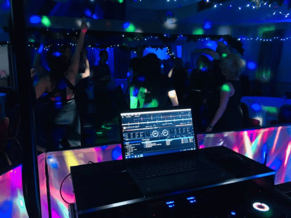Trammps Mobile Disco - Photo 8