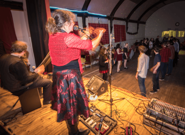 Dancing Feet Ceilidh Band - Photo 2