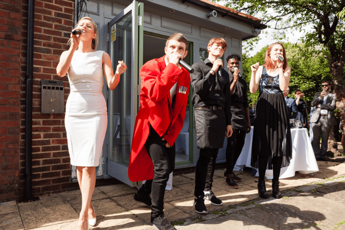 The Tailors Singing Waiters! - Photo 12
