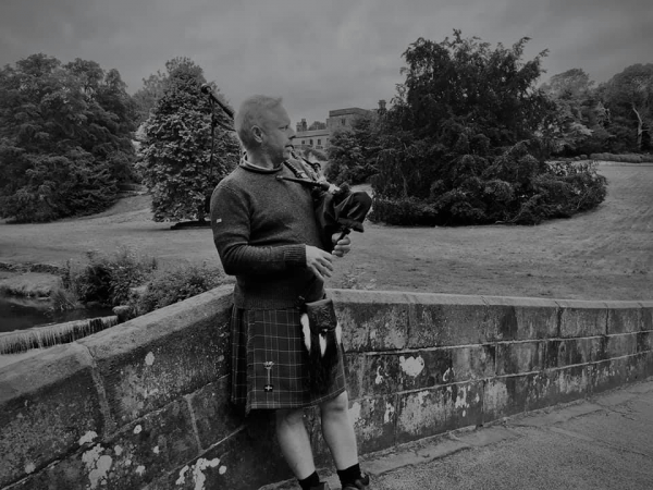 The Derbyshire Piper - Bagpiper - Photo 12
