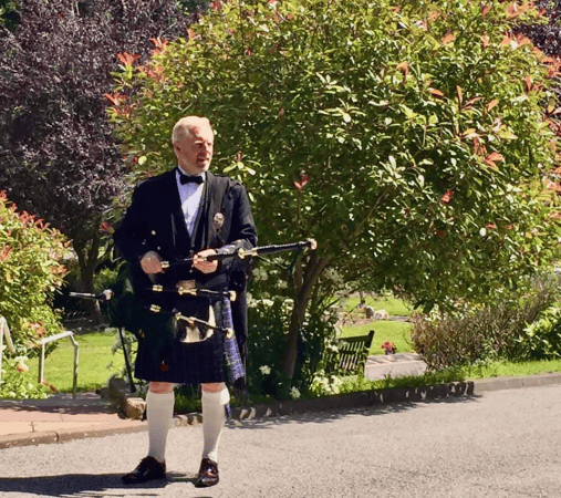 The Derbyshire Piper - Bagpiper - Photo 15