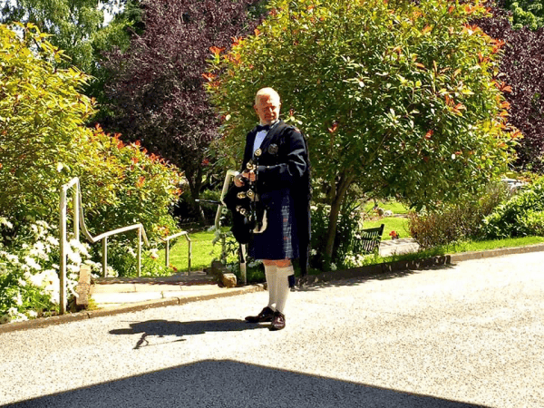 The Derbyshire Piper - Bagpiper - Photo 16