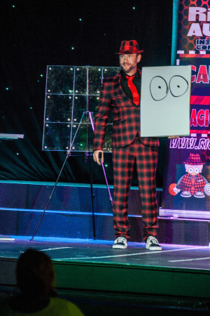 Richie Austin International Comedy magician  - Photo 8