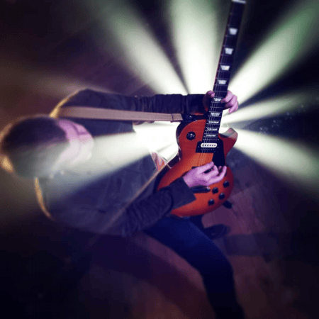 Paul Wilson-Singer Guitarist and DJ. - Photo 4