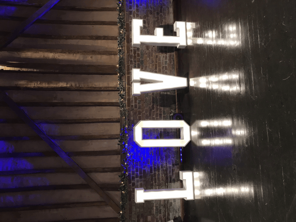 Wedding package, dancefloor booths, letters & cart - Photo 2