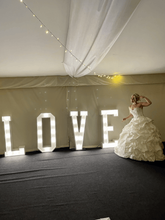 Wedding package, dancefloor booths, letters & cart - Photo 20