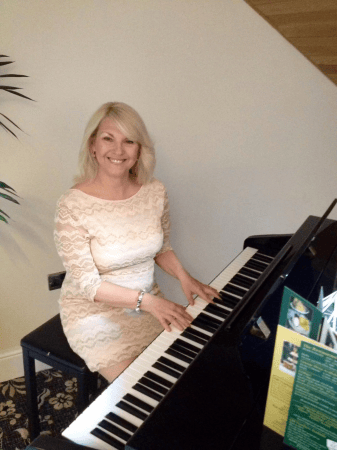 Lynne Fox - Photo 2