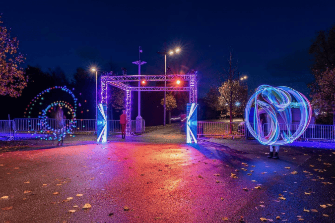 LED Light Performers - Photo 2