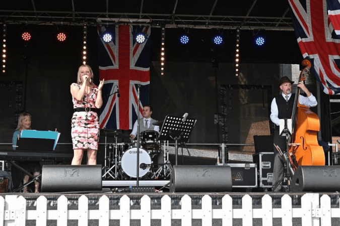 Pink Champagne Jazz & Pop Band , Duo , Trio  - Photo 21