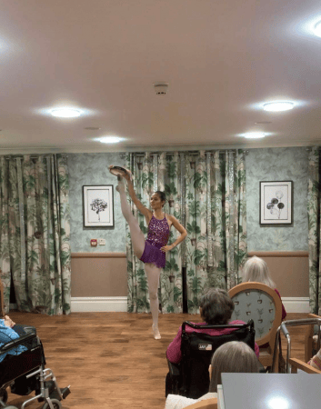 Dancers and Ballerinas - Photo 8
