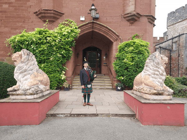 Tim Eastwood Wales Border Bagpiper - Photo 3