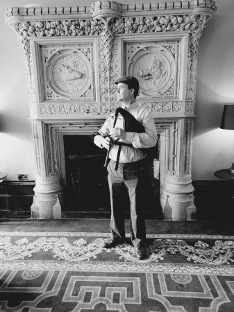 Tim Eastwood Wales Border Bagpiper - Photo 5
