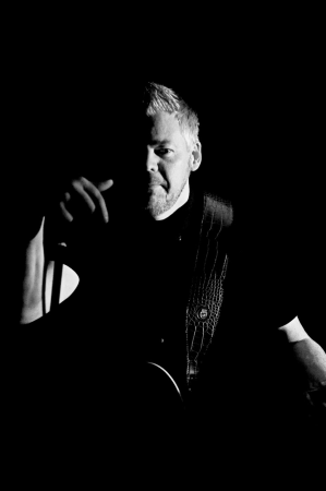 Paul Wilson-Singer Guitarist and DJ. - Photo 9