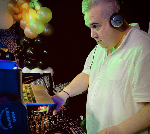 Tony James Mobile Disco - Photo 2