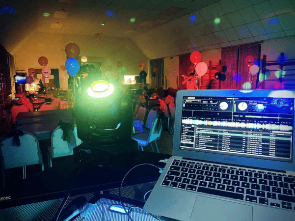 Tony James Mobile Disco - Photo 4