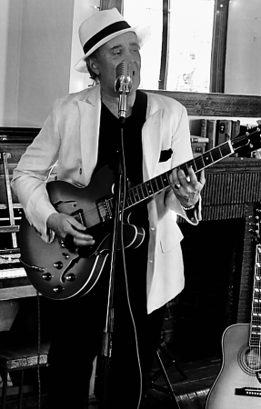 Charlie Carter - Photo 2