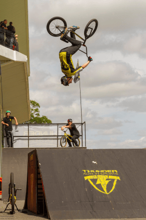 BMX STUNT PERFORMANCE  - Photo 2