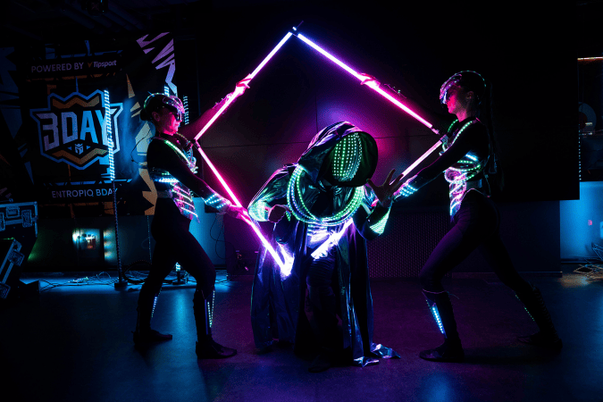 ALIATRIX | Modern LED Costume Lightshow - Photo 5