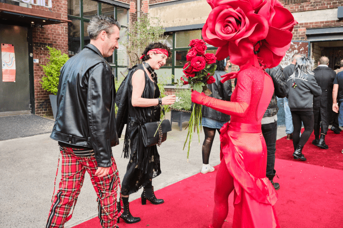 ALIATRIX | Flower Walking Act - Photo 6