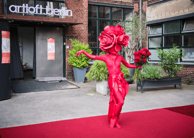 ALIATRIX | Flower Walking Act - Photo 8
