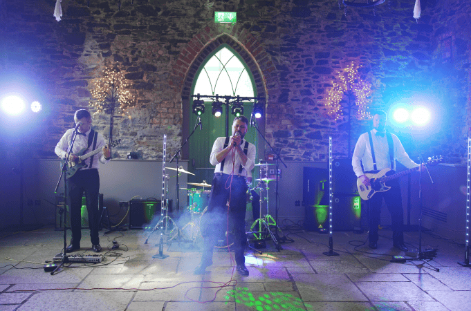 Hot Ticket Party Band - Photo 3