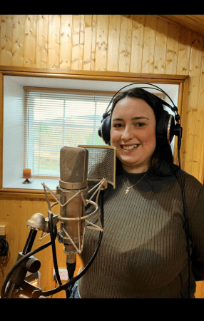 Sophie Mills Singer - Photo 2