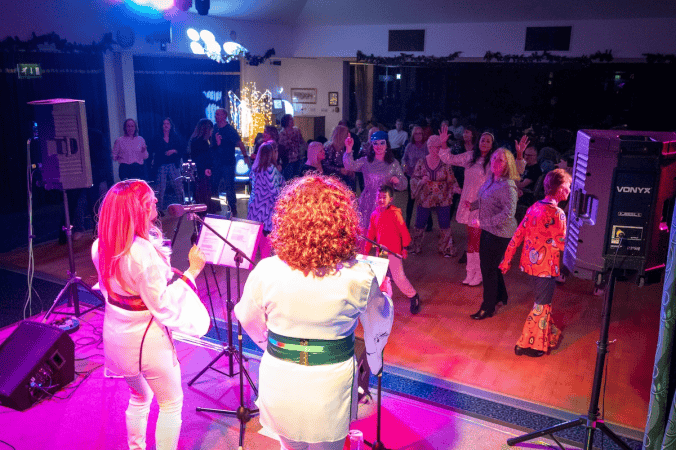 Take A Chance On Three – ABBA Tribute - Photo 4