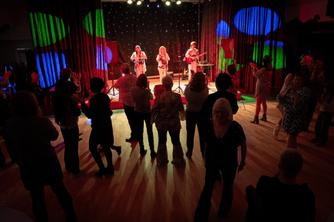 Take A Chance On Three – ABBA Tribute - Photo 6