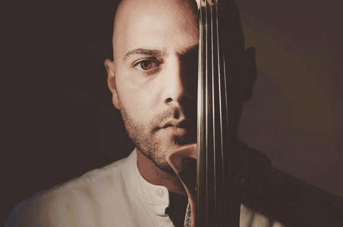 Contemporary Violinist - Photo 2