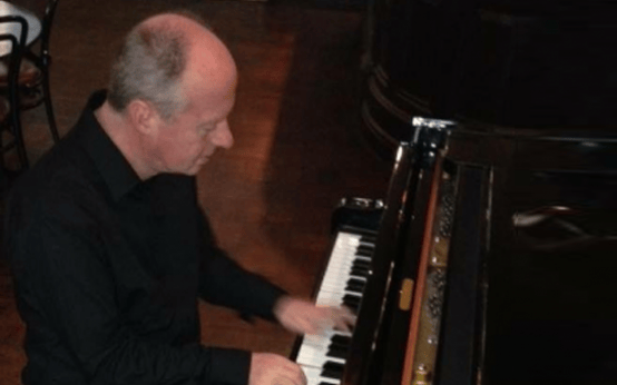Nigel Wears Pianist
