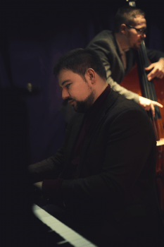 Chris Moriarty - Singer/Pianist