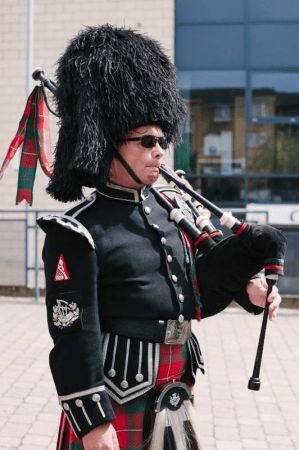 Mike Simmons Bagpiper - Photo 7