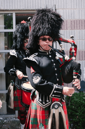 Mike Simmons Bagpiper - Photo 11