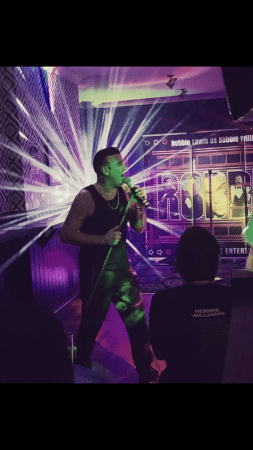 RL as Robbie Williams  - Photo 2