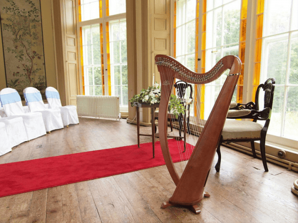 Siobhan Flanagan - Pianist, Harpist & Singer - Photo 2