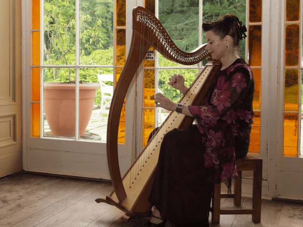 Siobhan Flanagan - Pianist, Harpist & Singer - Photo 4