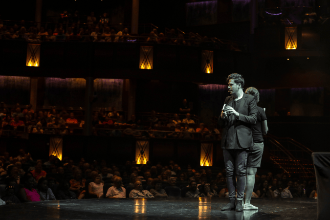 Chris Fleming - Elite Magician & Mind Reader - Photo 3