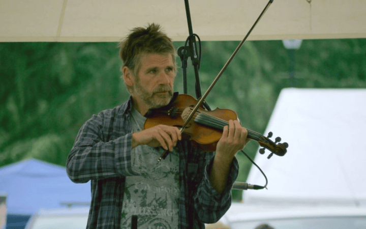 Warren And The Magpies - Photo 3