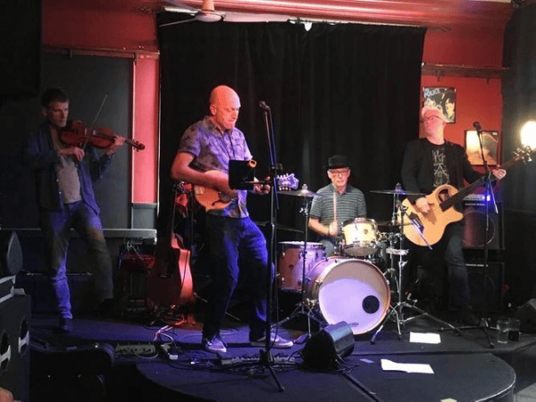 Warren And The Magpies - Photo 4